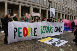 "אנשים לפני פחם" מתוך המחאה מחוץ לוועידת האקלים. צילום: adoptanegotiator